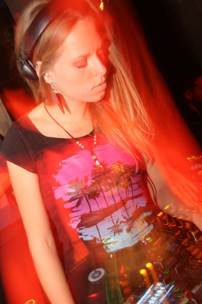 Nora En Pure LIVE at INDIE